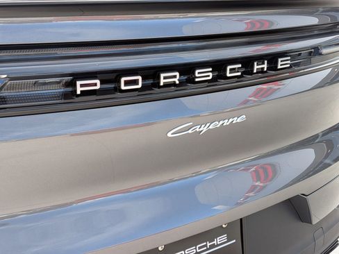 Certified 2025 Porsche Cayenne Coupe image 12