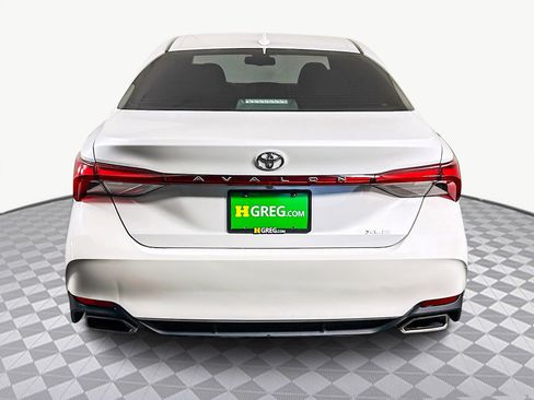 Used 2019 Toyota Avalon Limited image 8
