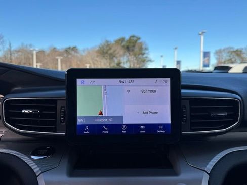 Used 2022 Ford Explorer XLT w/ Equipment Group 202A image 11