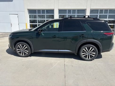 Used 2022 Nissan Pathfinder Platinum w/ Lighting Package (N92) image 6