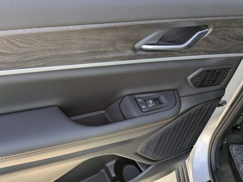 New 2026 Jeep Grand Cherokee L Limited AWD/4WD image 12