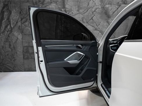 Used 2024 Audi Q3 2.0T Premium image 4