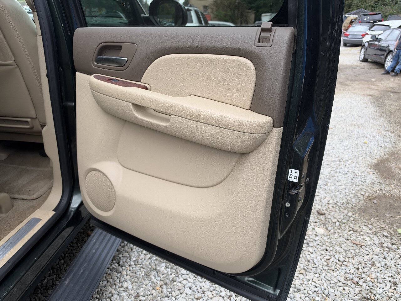 Used 2013 Chevrolet Avalanche LTZ AWD/4WD image 14
