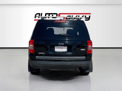 Used 2017 Jeep Patriot Latitude image 6