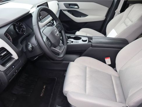 Certified 2025 Nissan Rogue SV AWD/4WD image 15
