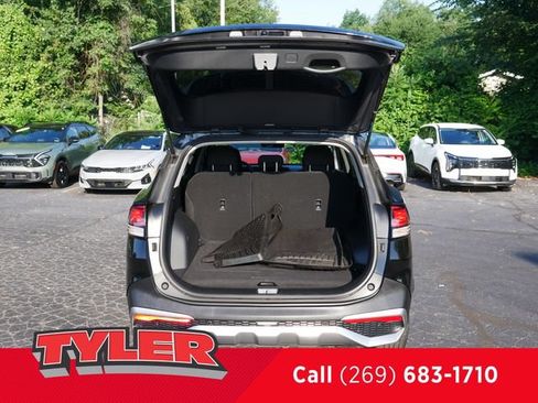 Used 2024 Kia Sportage LX AWD/4WD image 16