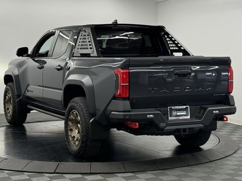 Used 2025 Toyota Tacoma Trailhunter image 10
