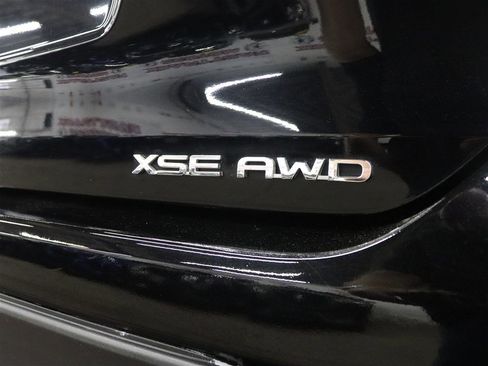 Used 2021 Toyota Highlander XSE image 10