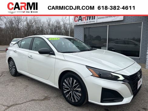 Used 2024 Nissan Altima 2.5 SV FWD image 1