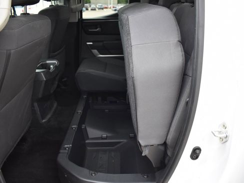 Used 2022 Toyota Tundra SR5 w/ SR5 Convenience Package AWD/4WD image 18
