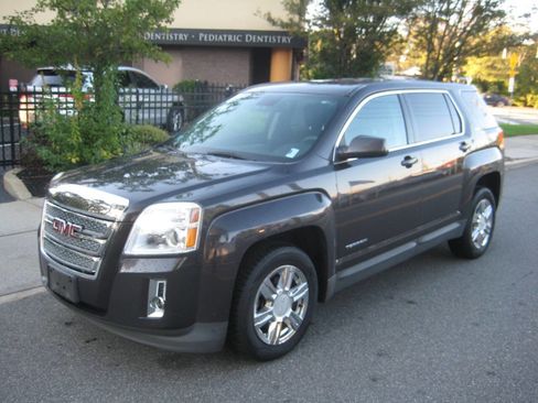 Used 2015 GMC Terrain SLE image 1