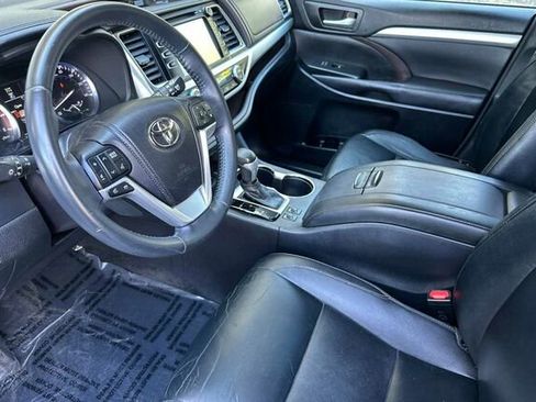 Used 2014 Toyota Highlander XLE image 10