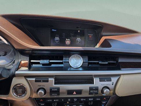 Used 2016 Lexus ES 350 w/ Premium Package w/Wood Trim FWD image 16