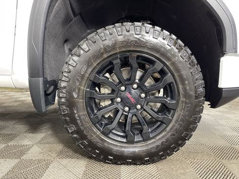 Used 2023 GMC Sierra 1500 AT4X image 11