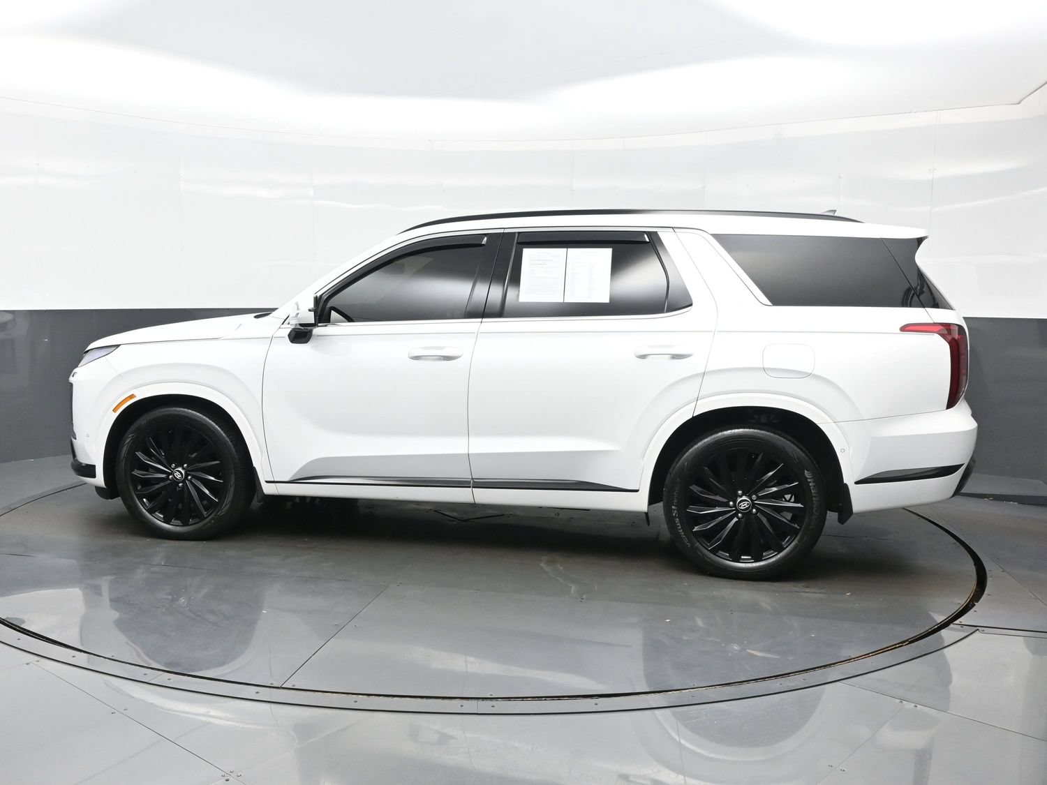 Used 2024 Hyundai Palisade Calligraphy AWD/4WD image 3