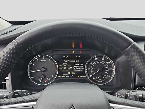 Used 2025 Mitsubishi Outlander SE image 21