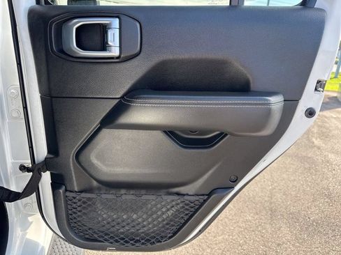 Used 2020 Jeep Wrangler Unlimited Sahara AWD/4WD image 17