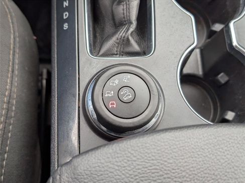 Used 2019 Ford Explorer XLT image 25