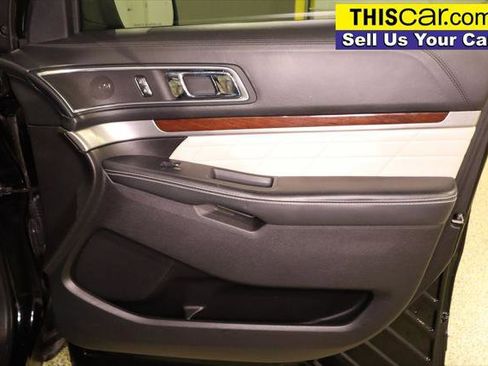 Used 2016 Ford Explorer Platinum image 39