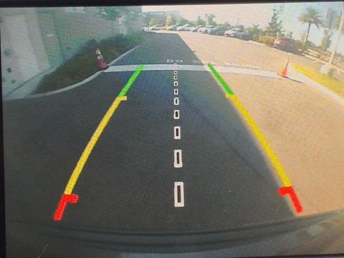 Used 2021 Jeep Grand Cherokee Laredo image 7