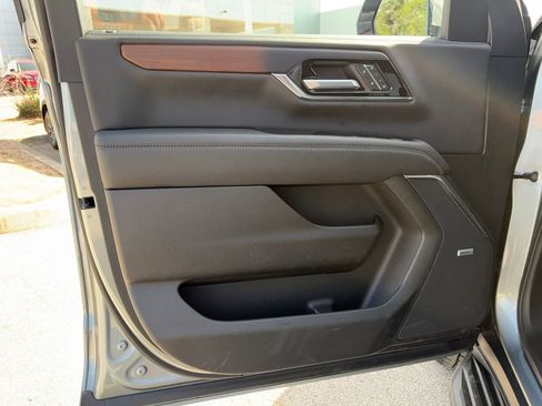 Used 2025 GMC Yukon Denali AWD/4WD image 21