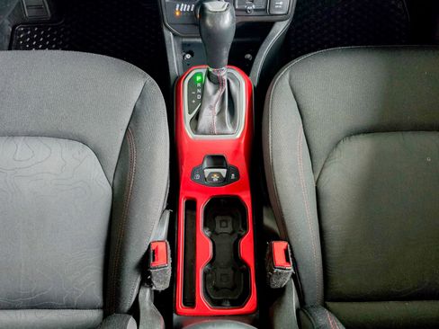 Used 2019 Jeep Renegade Trailhawk image 24