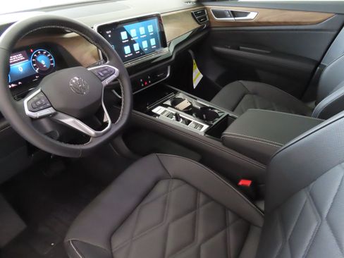 New 2025 Volkswagen Atlas SE image 20