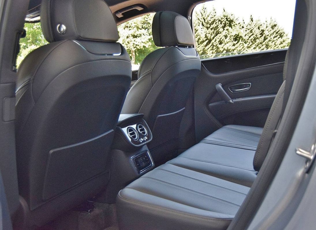 Used 2019 Bentley Bentayga AWD/4WD image 40