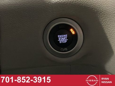 Used 2023 Chrysler Pacifica Touring-L FWD image 21