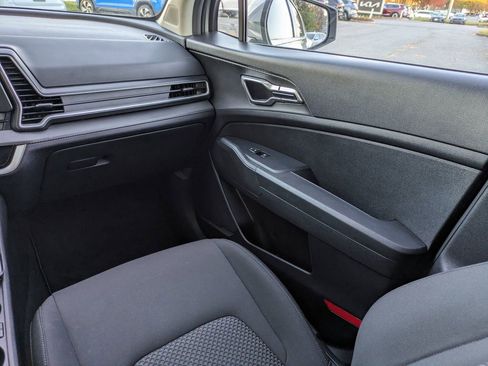 Used 2024 Kia Sportage LX image 17