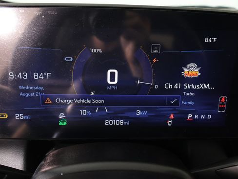 Used 2025 Chevrolet Equinox EV LT FWD image 4