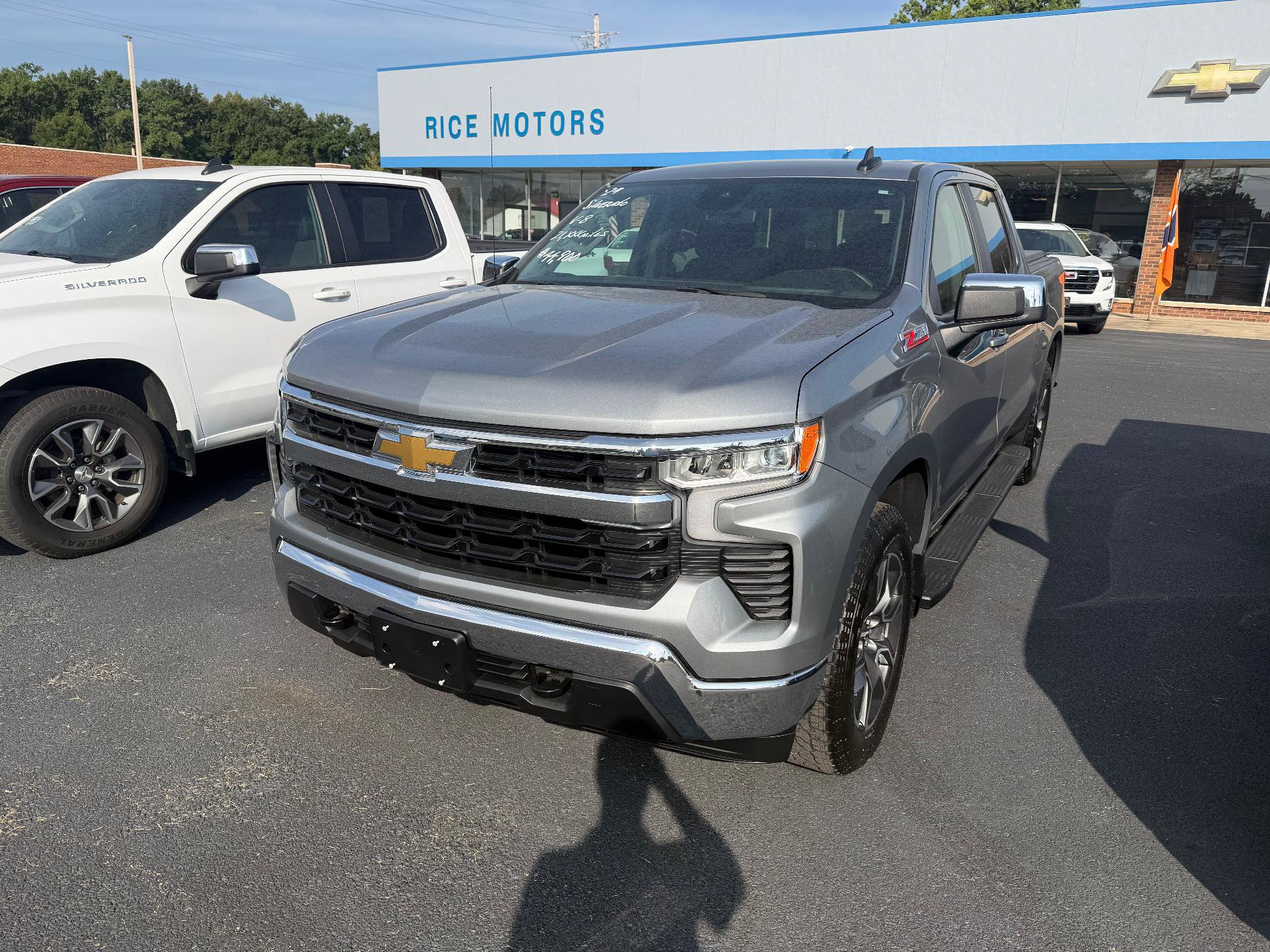Used 2024 Chevrolet Silverado 1500 LT AWD/4WD image 1