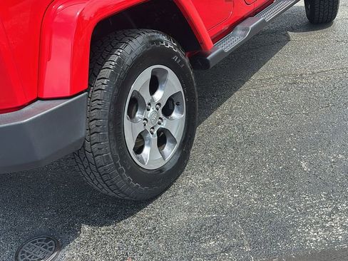 Used 2018 Jeep Wrangler Unlimited Sahara w/ Connectivity Group AWD/4WD image 8