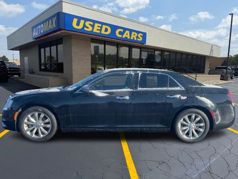 Used 2018 Chrysler 300 Limited w/ Safetytec Plus Group image 8