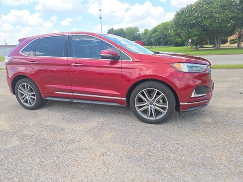 Used 2019 Ford Edge Titanium w/ Equipment Group 301A FWD image 14