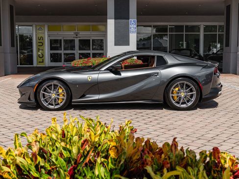 Used 2022 Ferrari 812 GTS RWD image 27