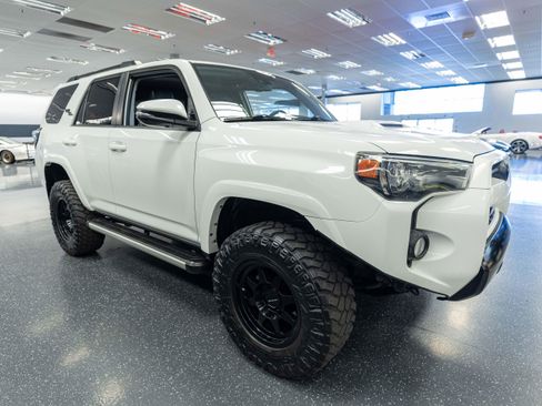 Used 2020 Toyota 4Runner TRD Off-Road Premium w/ Moonroof Package AWD/4WD image 3