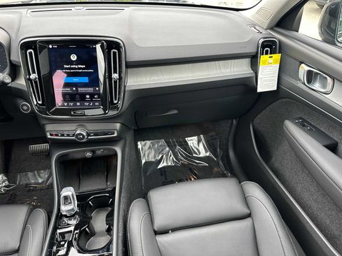 Used 2025 Volvo XC40 B5 Plus w/ Protection Package Premier AWD/4WD image 18