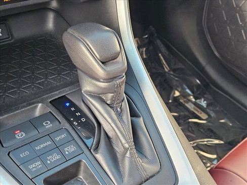 Used 2022 Toyota RAV4 XLE w/ Convenience Package AWD/4WD image 12