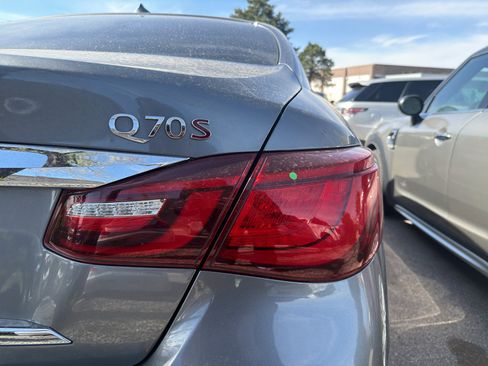 Used 2017 INFINITI Q70 3.7 w/ Technology Package AWD/4WD image 8