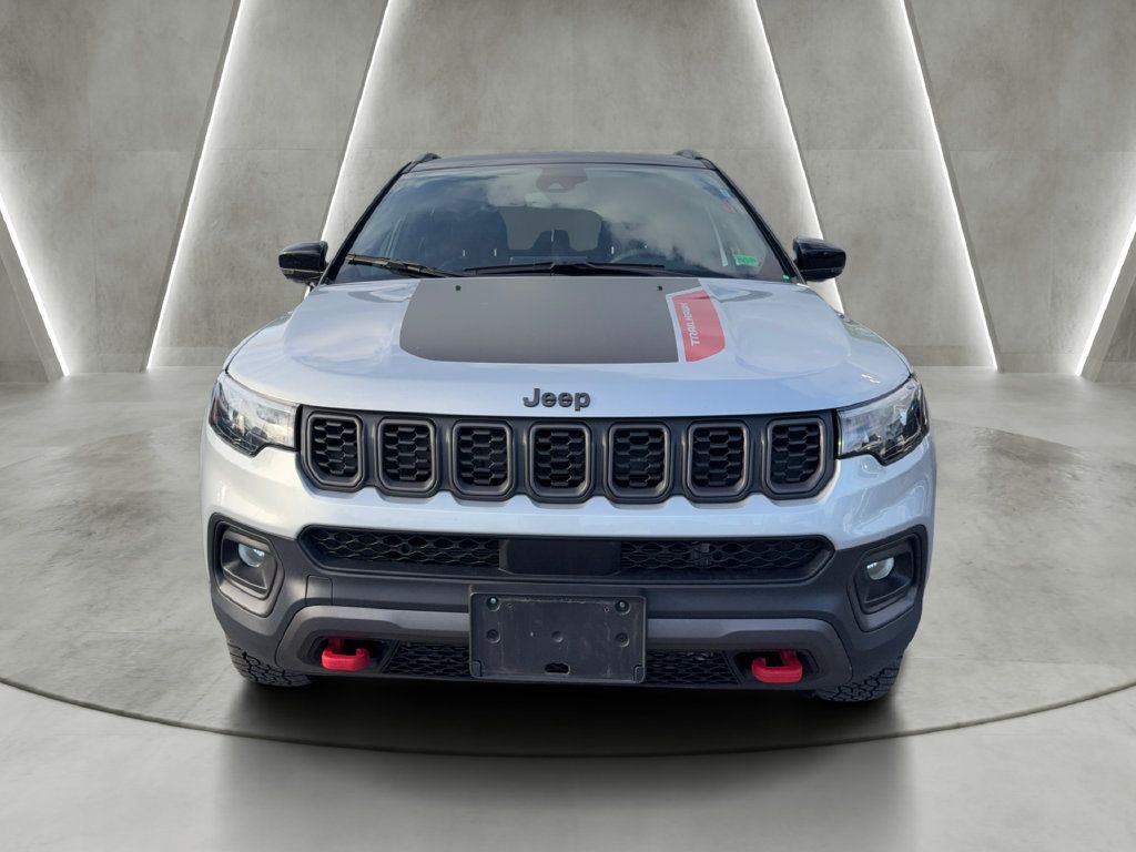 Used 2026 Jeep Compass Trailhawk AWD/4WD image 2