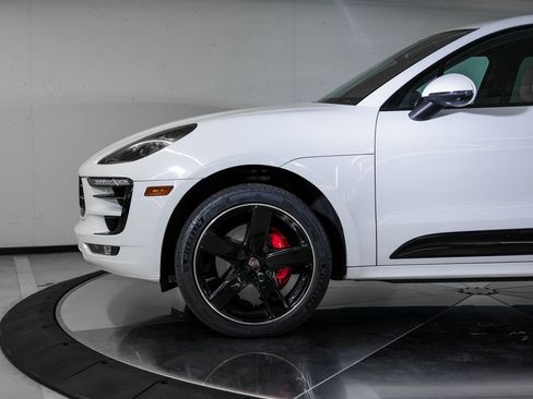 Certified 2016 Porsche Macan Turbo image 11