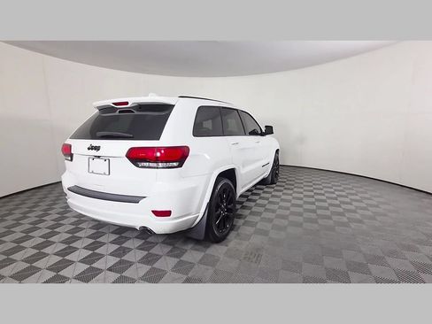 Used 2019 Jeep Grand Cherokee Altitude RWD image 38