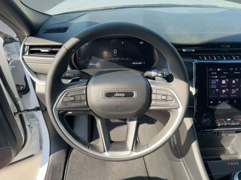 New 2025 Jeep Grand Cherokee L Laredo image 16