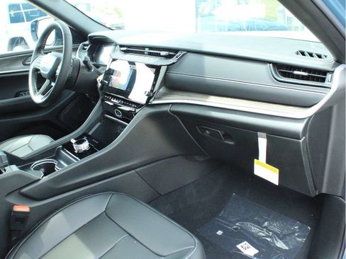 New 2026 Jeep Grand Cherokee L Limited w/ Limited Altitude Package AWD/4WD image 23