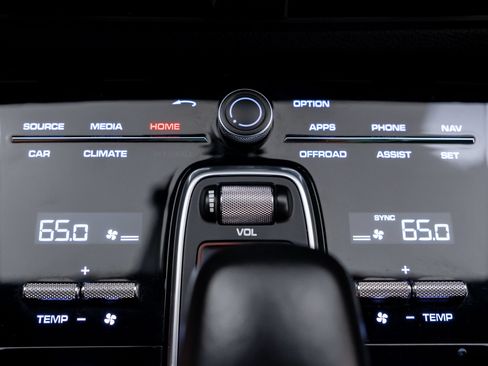 Certified 2023 Porsche Cayenne AWD/4WD image 26