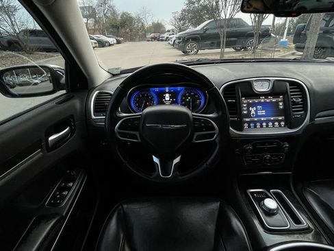 Used 2020 Chrysler 300 Limited image 11