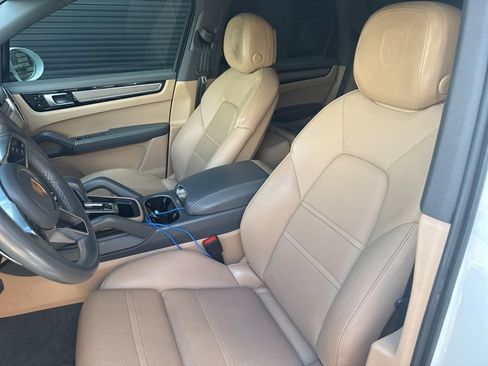 Certified 2019 Porsche Cayenne S image 5
