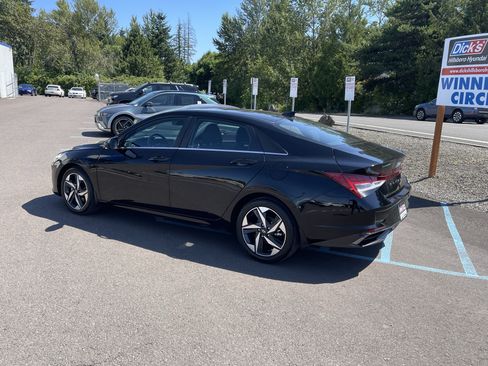 Used 2021 Hyundai Elantra SEL w/ Convenience + Premium Package FWD image 3