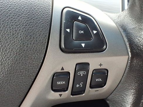 Used 2013 Ford Taurus SEL FWD image 25